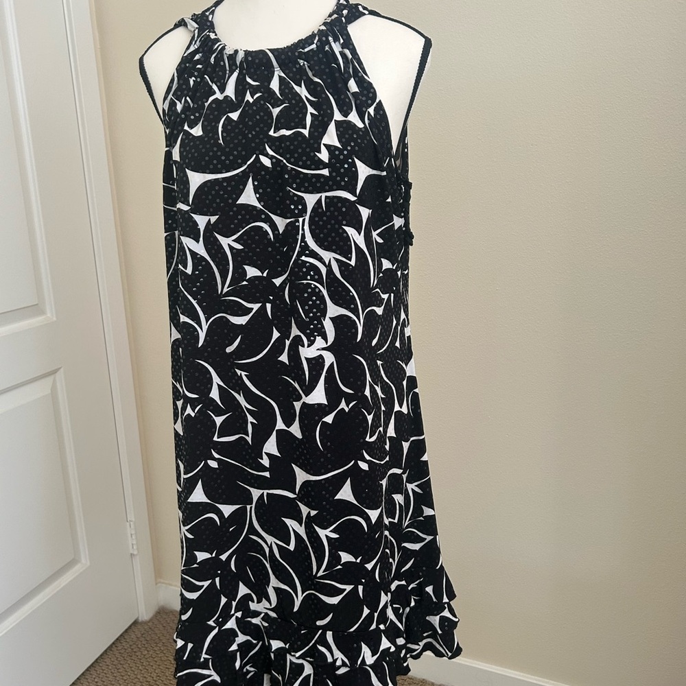 Black and White Sleeveless Dress